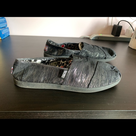 Bob’s by Skechers Black and Silver Shoe - Picture 2 of 5